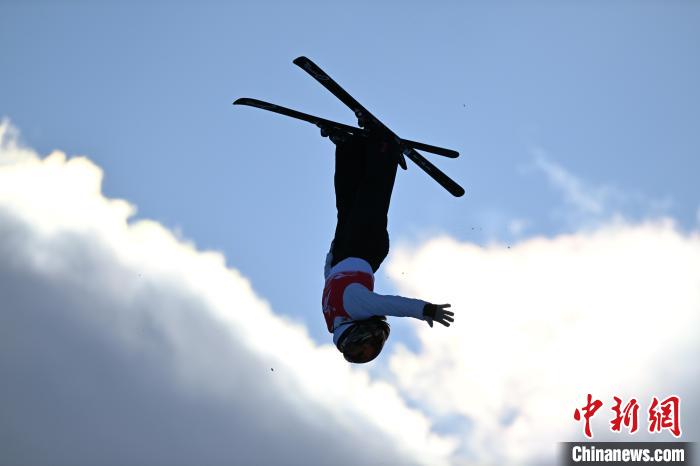 哈尔滨亚冬会的名场面：泪水与微笑并存的真情