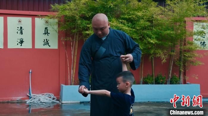 中柬武术交流搭建文化桥梁 释延蜀法师推动双边