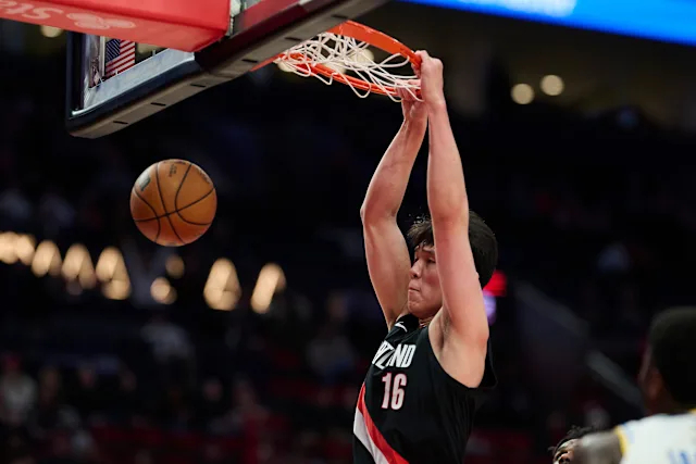 开拓者内线轮换格局引热议 罗威杨瀚森角色定位