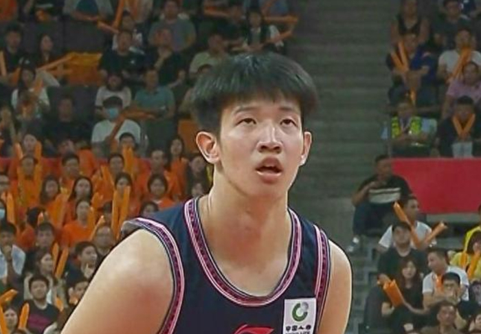 广东大胜四川引质疑：杜锋用人策略遭热议