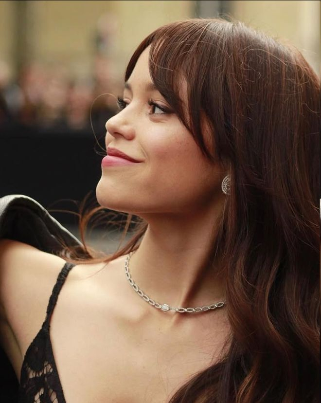 好莱坞女星Jenna Ortega公开支持湖人队 痴迷东