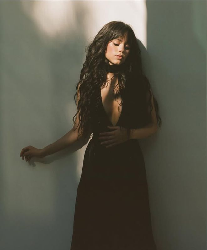 好莱坞女星Jenna Ortega公开支持湖人队 痴迷东